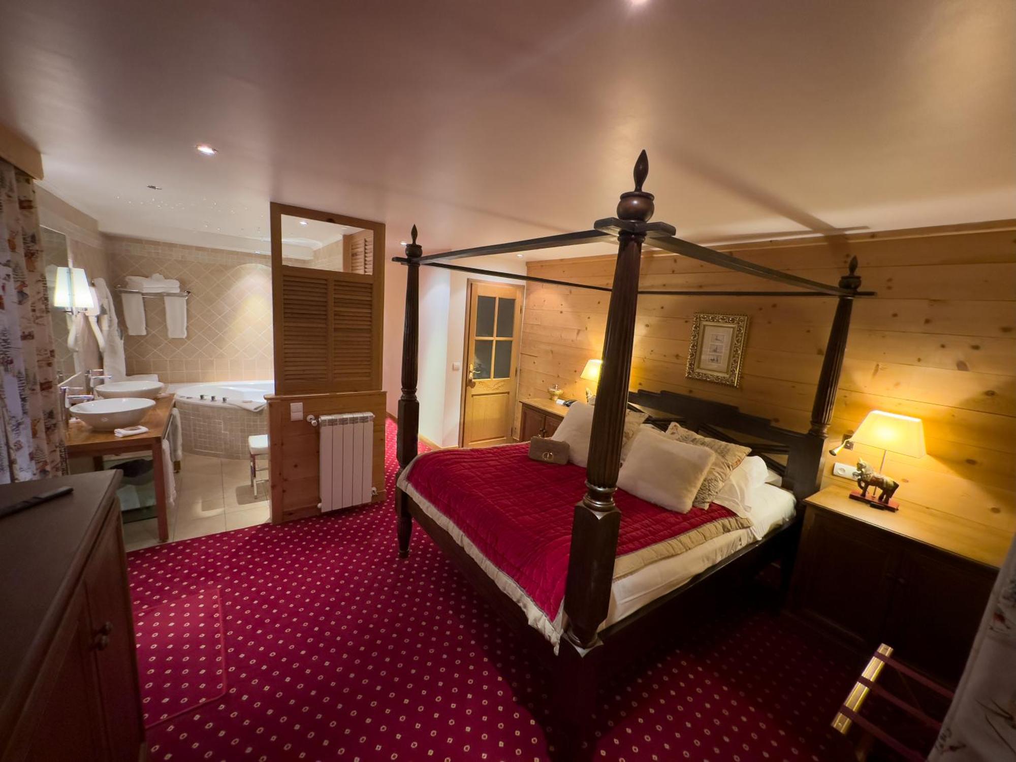 Hotel Le Chalet D'Auron Restaurant Et Spa Bagian luar foto