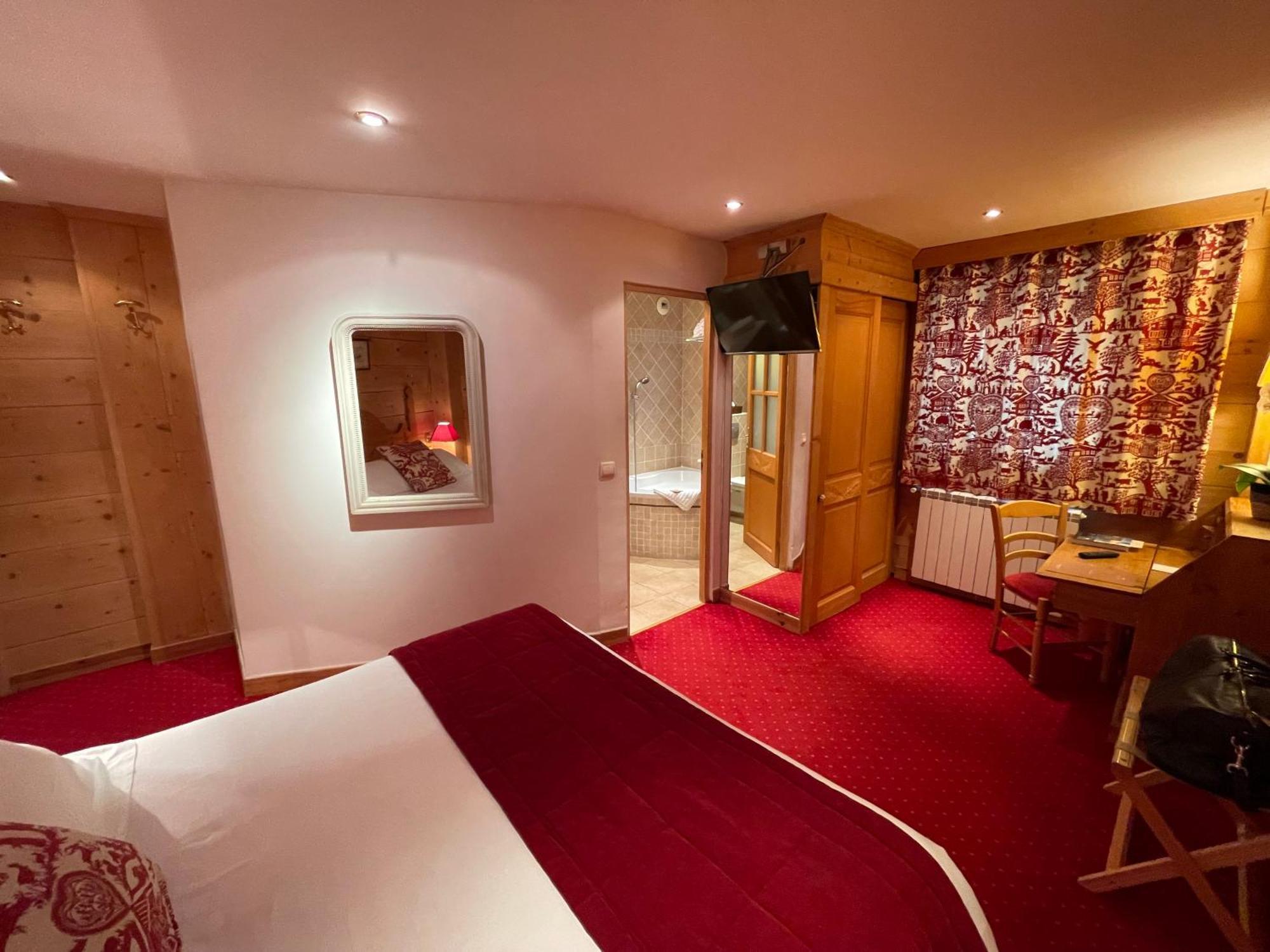 Hotel Le Chalet D'Auron Restaurant Et Spa Bagian luar foto